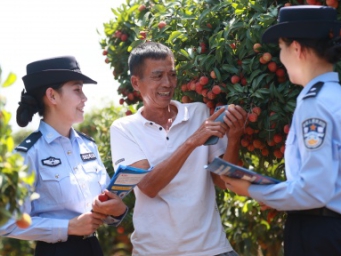 从枝头到心头 贵港公安的甜蜜“护荔行动”