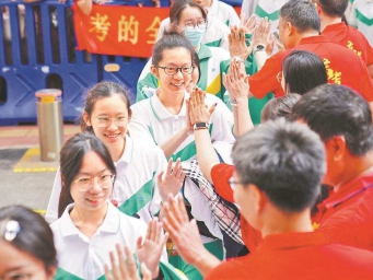 粤2025年高考昨顺利开考 78.4万名考生赴考