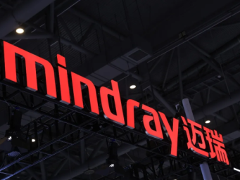 蒸发3000亿，74岁老板不敢退休了