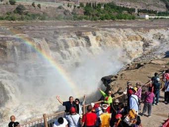 黄河壶口瀑布壮美奔腾