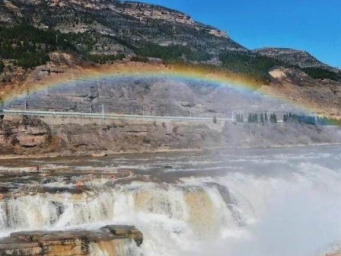 山西黄河壶口瀑布现“清流飞瀑”景观